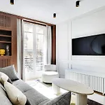 Pick A Flat\'S Apartment In Triangle D\'Or - Pierre 1Er De Serbie